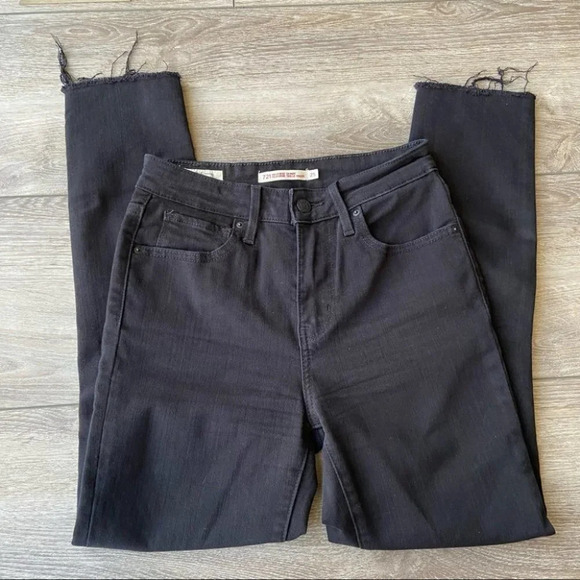 Levi’s 721 Ripped High Waist  Cropped Raw Hem Skinny Jeans - Picture 12 of 16